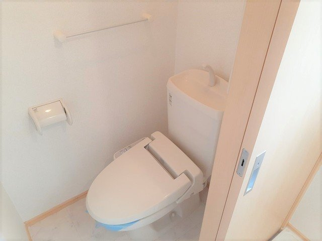 サンハイリッツのトイレ|落ち着いた色調のトイレです