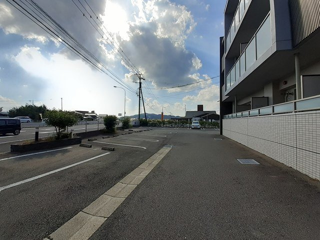 ルイシャトレ鏡の駐車場|駐車場があります