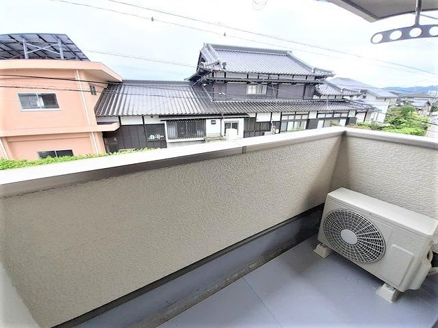 プラシードのバルコニー|外からの目が気にならないバルコニーで洗濯物が干せます