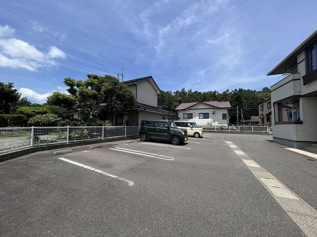 ラ・コリーヌの駐車場|カースペースがあります