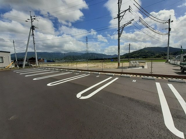 ラナンキュラス　Ⅱの駐車場|駐車場に車を止められます