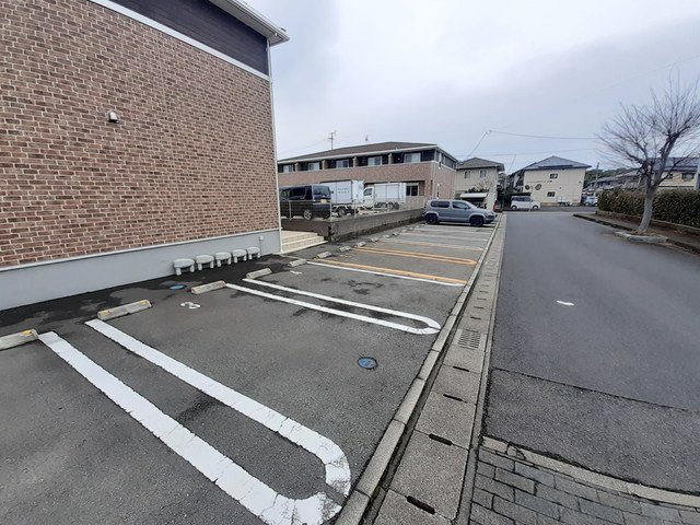 アヴァンツァート　ヴィアーレⅠの駐車場|カースペースがあります