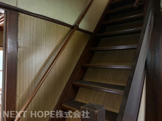 【内装】 | 伊丹市昆陽東４丁目中古テラスハウス | 現況の階段部分です・・・。お好きなリフォームを楽しみたい方におすすめです！！