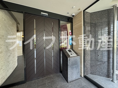 S-RESIDENCE緑橋serioのエントランス