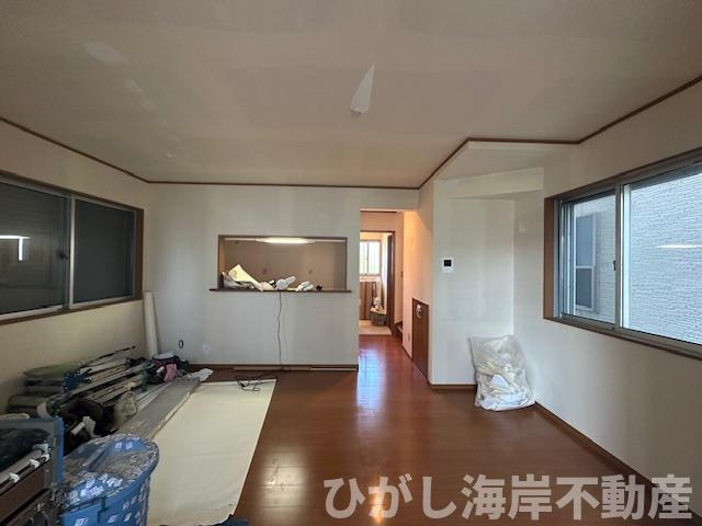 藤沢市辻堂6丁目　中古戸建の居間・リビング|5月1日撮影　リフォーム工事中　14.5帖　LDK
