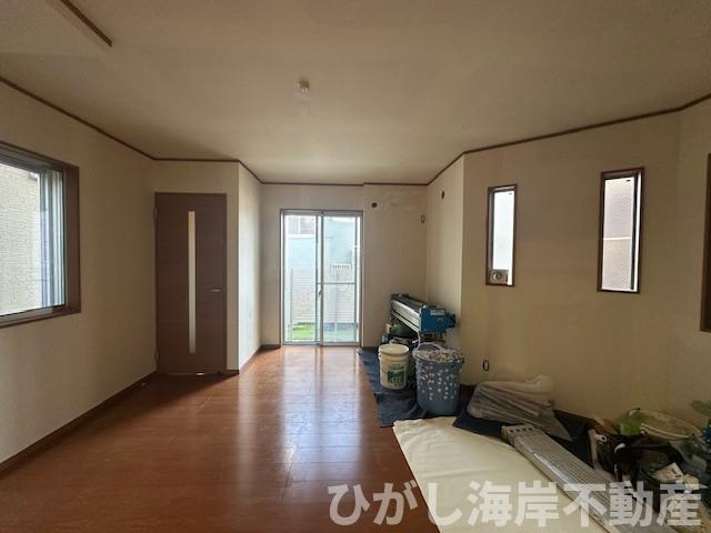 藤沢市辻堂6丁目　中古戸建の居間・リビング|5月1日撮影　リフォーム工事中　14.5帖　LDK