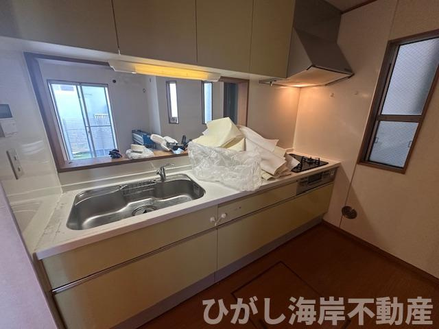 藤沢市辻堂6丁目　中古戸建のキッチン|5月1日撮影　リフォーム工事中　システムキッチン