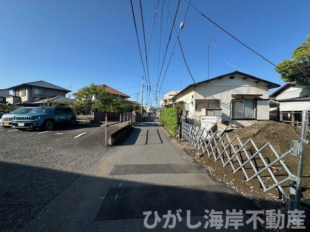 藤沢市辻堂６丁目　新築戸建　全３棟の前面道路含む現地写真|5月1日撮影　建築中　現地外観