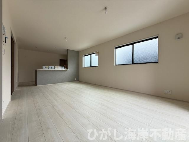 茅ヶ崎市菱沼１丁目　新築戸建　全２棟のダイニング|18帖　LDK