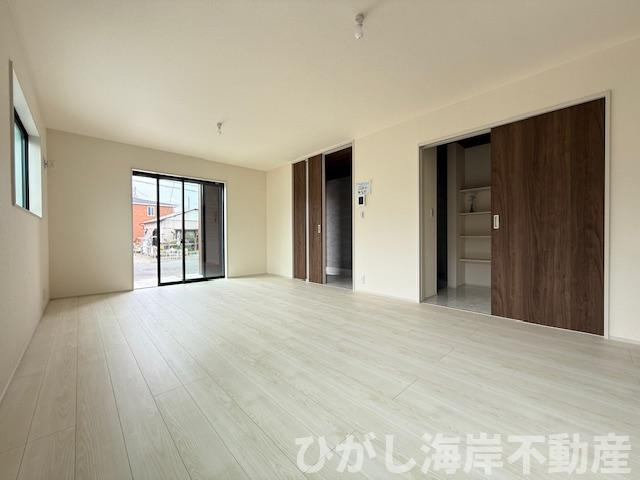 茅ヶ崎市菱沼１丁目　新築戸建　全２棟の居間・リビング|18帖　LDK