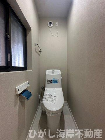 茅ケ崎市下町屋２丁目　中古戸建のトイレ|新規リフォーム完了！　洗浄機能付きお手洗い