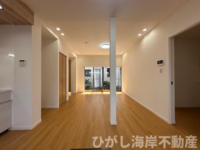 茅ケ崎市下町屋２丁目　中古戸建の居間・リビング|新規リフォーム完了！　11帖　LDK