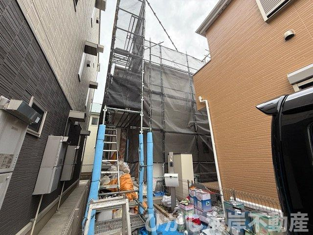 茅ヶ崎市菱沼2丁目　中古戸建の外観|4月24日撮影　リフォーム中　現地外観