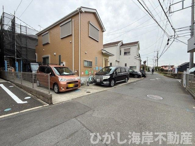 茅ヶ崎市菱沼2丁目　中古戸建の前面道路含む現地写真|4月24日撮影　リフォーム中　現地外観