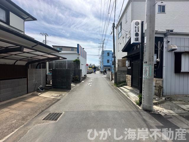 茅ヶ崎市南湖5丁目　新築戸建　全２棟の前面道路含む現地写真|4月18日撮影　建築中　現地外観