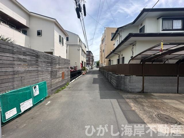 茅ヶ崎市南湖5丁目　新築戸建　全２棟の前面道路含む現地写真|4月18日撮影　建築中　現地外観