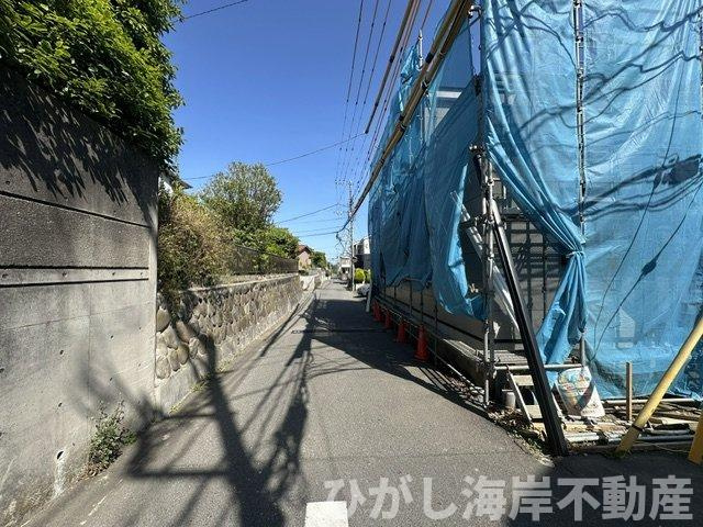 藤沢市辻堂太平台１丁目　新築戸建　全２棟の前面道路含む現地写真|5月16日撮影　建築中　現地外観