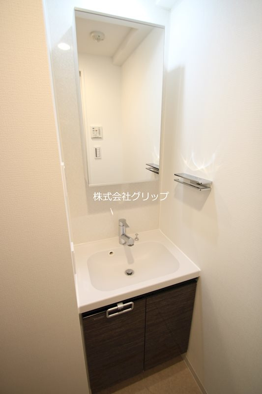アイルプレミアム横浜ウエストの独立洗面台