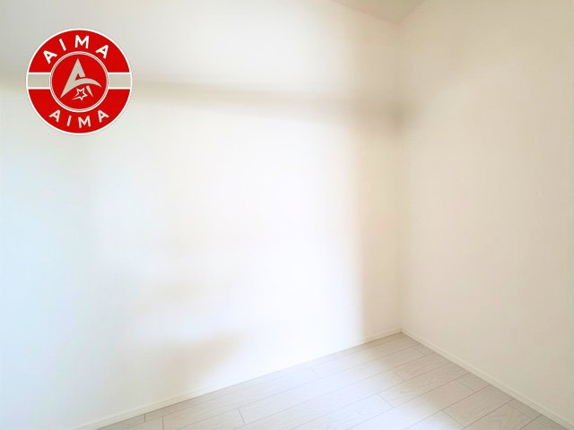 福岡市西区小戸3丁目第7-3棟（1号棟）　の内観：施工例|洋服や大きな荷物が多い方や人数の多いご家族などは、一般的なクローゼットよりもウォークインクローゼットのほうが使い勝手が良いです。
