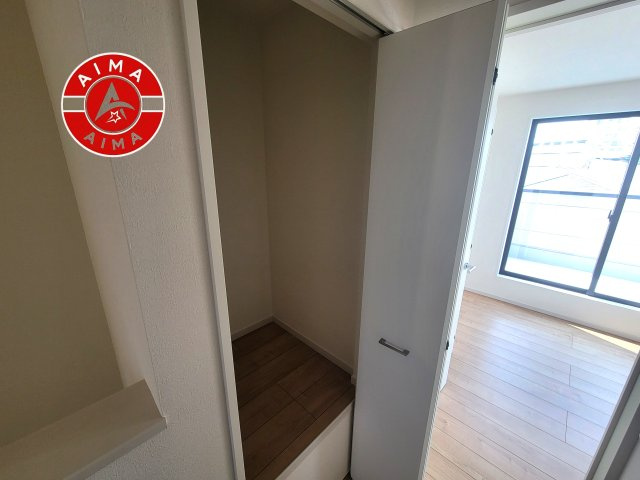福岡市西区小戸3丁目第7-3棟（1号棟）　の収納|洋服や大きな荷物が多い方や人数の多いご家族などは、一般的なクローゼットよりもウォークインクローゼットのほうが使い勝手が良いです。