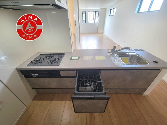 福岡市西区小戸3丁目第7-3棟（1号棟）　のキッチン|ご家族を近くに感じられる対面キッチンのLDK。会話もはずみそうですね。