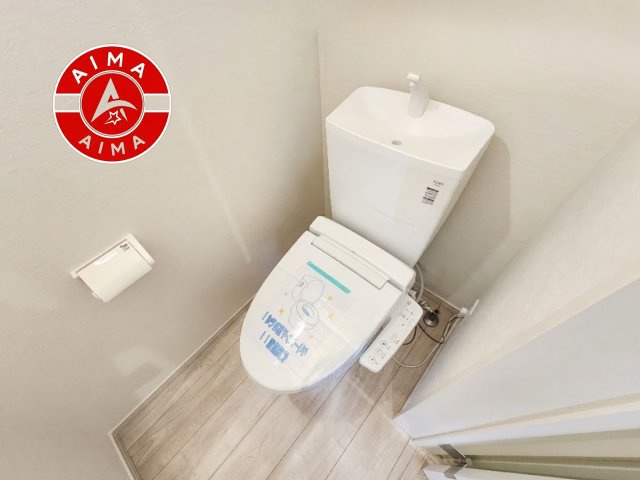 福岡市西区小戸3丁目第7-3棟（2号棟）　の内観：施工例|温水洗浄便座を完備しております。2ヶ所にトイレがあるのは朝の慌ただしい時間も安心です。