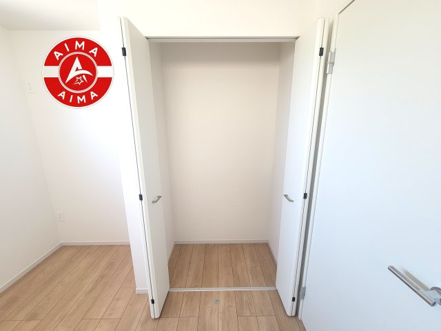 福岡市西区小戸3丁目第7-3棟（2号棟）　の収納|洋服や大きな荷物が多い方や人数の多いご家族などは、一般的なクローゼットよりもウォークインクローゼットのほうが使い勝手が良いです。