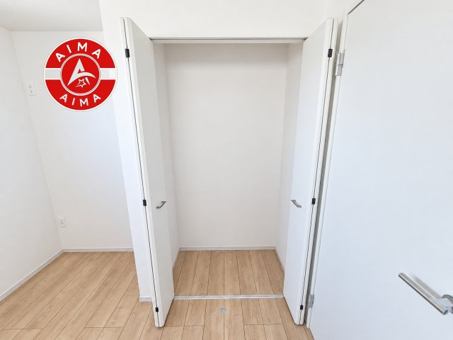 福岡市西区小戸3丁目第7-3棟（2号棟）　の収納|洋服や大きな荷物が多い方や人数の多いご家族などは、一般的なクローゼットよりもウォークインクローゼットのほうが使い勝手が良いです。