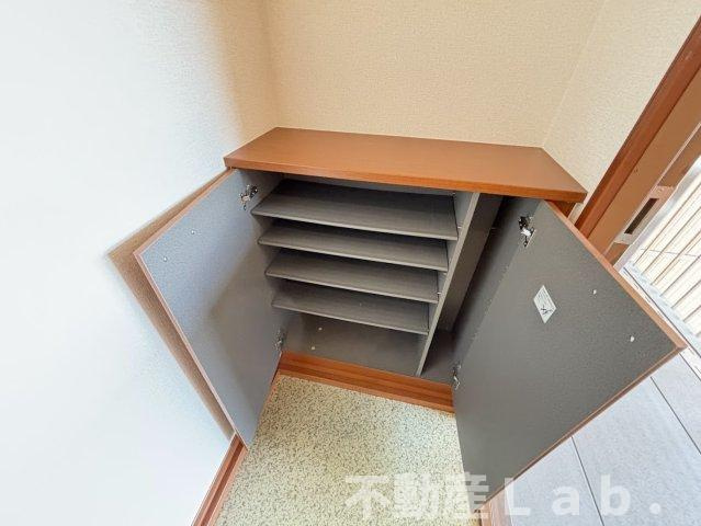 メゾンドオーブの玄関|※反転タイプのお写真です。