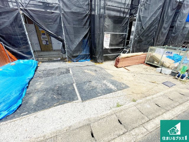 亀岡市古世町　新築一戸建ての外観|周辺は落ち着いた街並みの住宅地！子育てがしやすい住環境です！まだ未完成ですが、現地でしかわからない事もございます。是非一度ご覧ください。