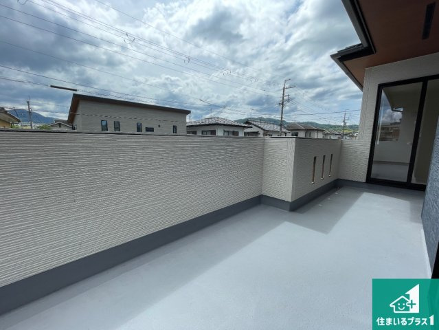 亀岡市古世町　新築一戸建てのバルコニー|日当たりのよいバルコニー！お部屋が開放的に！