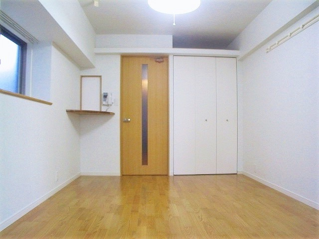 新品家具付きマンション春吉12(KaGood福岡)の居間・リビング