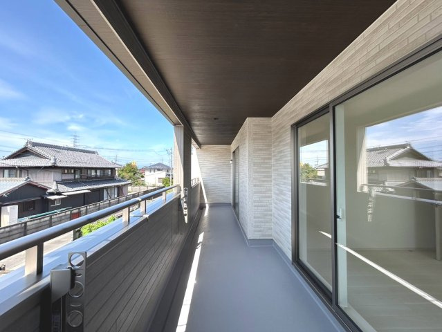 【商談中】ブルーミングガーデン　一宮市浅井町大日比野　全1区画分譲のバルコニー|バルコニーは南向きで洗濯物もよく乾きます！
