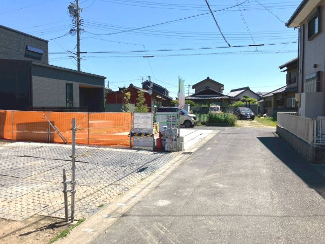 ブルーミングガーデン　一宮市浅井町大日比野　全1区画分譲の前面道路含む現地写真|「現地（2026年5月17日）撮影」　
■前面道路　
■ヤマダ不動産　株式会社リライフ