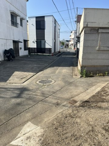 高崎市本町　土地【解体更地渡し】の前面道路含む現地写真