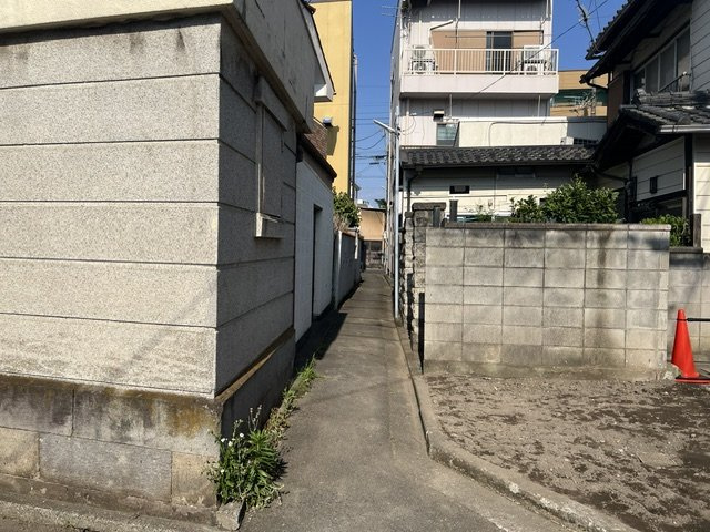 高崎市本町　土地【解体更地渡し】の前面道路含む現地写真