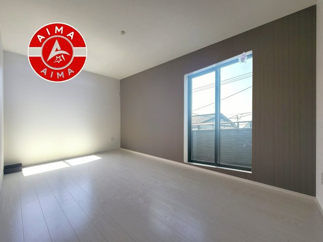 糟屋郡粕屋町内橋東1丁目第3-2棟（2号棟）　の内観：施工例|穏やかな光が差し込む室内には、穏やかな時間が流れます。