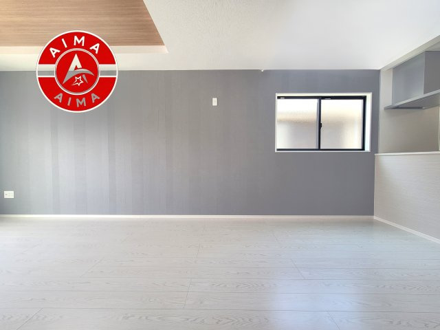 糟屋郡粕屋町内橋東1丁目第3-2棟（2号棟）　の内観：施工例|キッチンからリビングをしっかり確認できます。家族の笑顔があふれる空間になりそうですね。