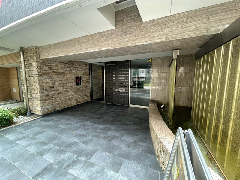 ラシュレエグゼ阿波座のエントランス