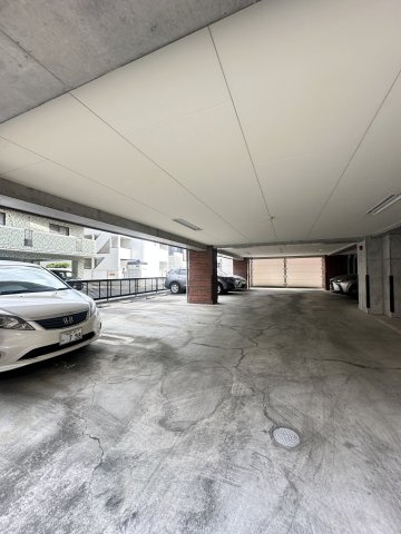 ピエールボレ室見の駐車場