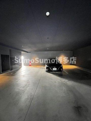 エンクレストALIVE白金の駐車場