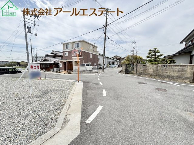 加古川市西神吉町岸　　　JR「宝殿駅」徒歩14分の前面道路含む現地写真