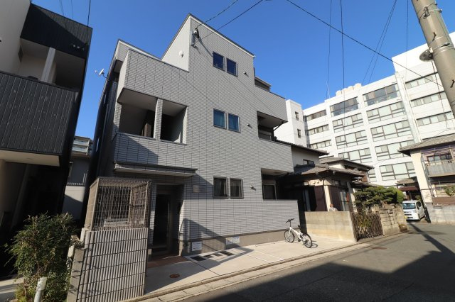 CRECIA吉塚の外観