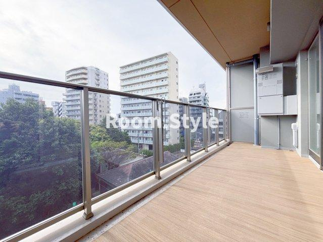 パークシティ高田馬場のバルコニー|空室のためご都合に合わせてご内覧できます
お問合せはお電話でもお受付しております。
03-6450-5211