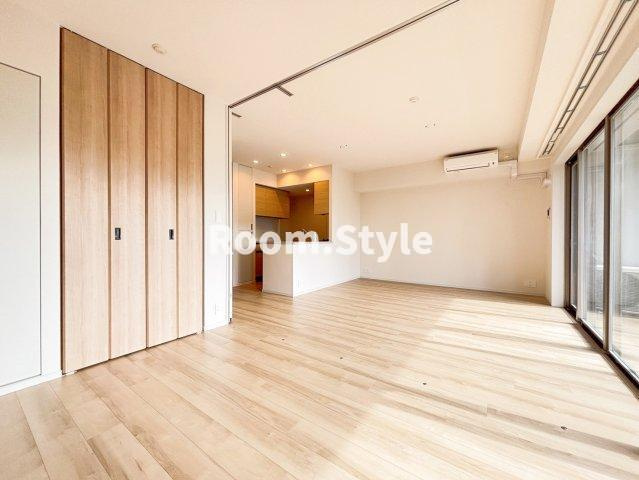 パークシティ高田馬場の居間・リビング|空室のためご都合に合わせてご内覧できます
お問合せはお電話でもお受付しております。
03-6450-5211
