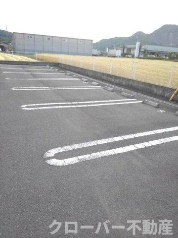 アクアルーチェ空海　Ａの駐車場
