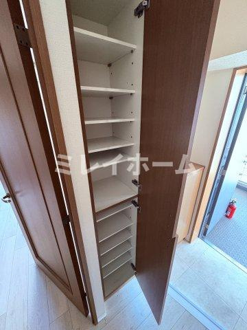 コスモリード池上の収納|同建物内、別のお部屋の参考写真になります。