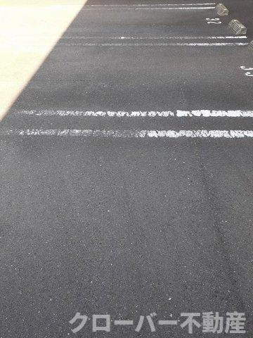 メゾン　ド　プロバンス　Ｃの駐車場