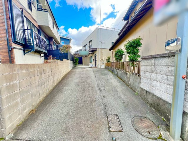 名東区西里町五丁目戸建の前面道路含む現地写真|道路からの入口
