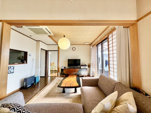 名東区西里町五丁目戸建の居間・リビング|リビング